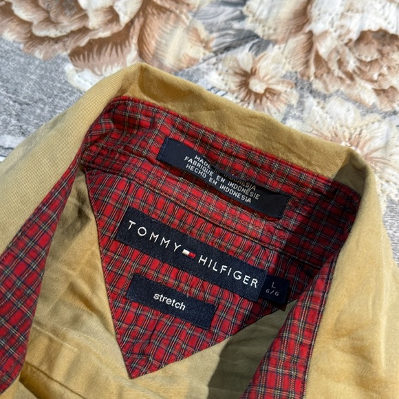 TOMMY HILFIGER BUTTON DOWN SHIRT - Picture 3 of 6